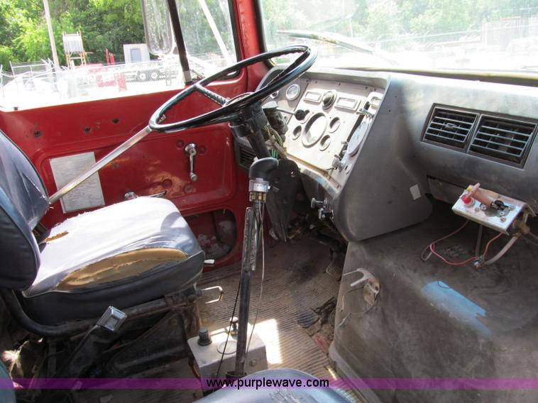 image for item C2220 1987 Ford L8000 concrete panel crane truck