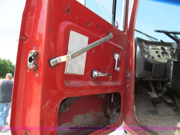 image for item C2220 1987 Ford L8000 concrete panel crane truck