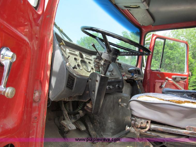 image for item C2220 1987 Ford L8000 concrete panel crane truck