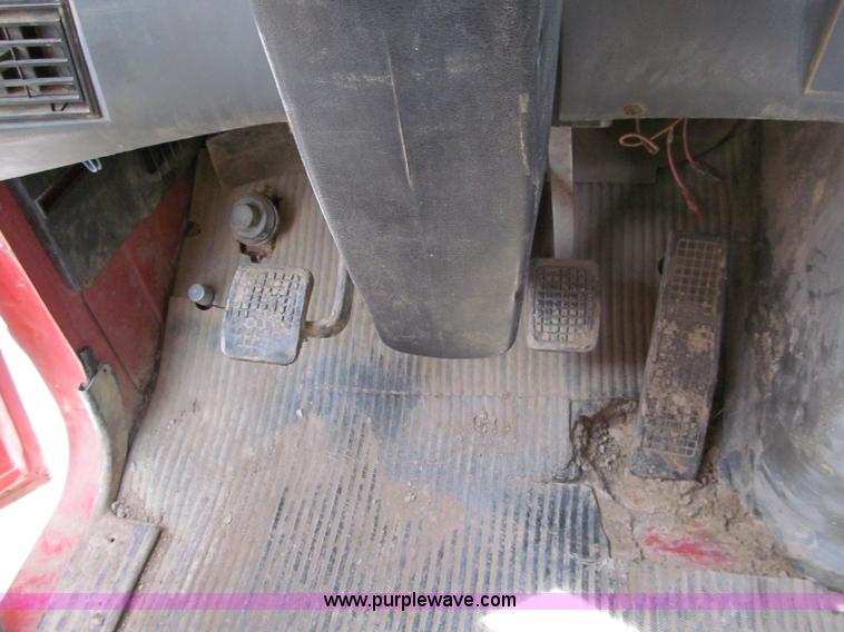 image for item C2220 1987 Ford L8000 concrete panel crane truck