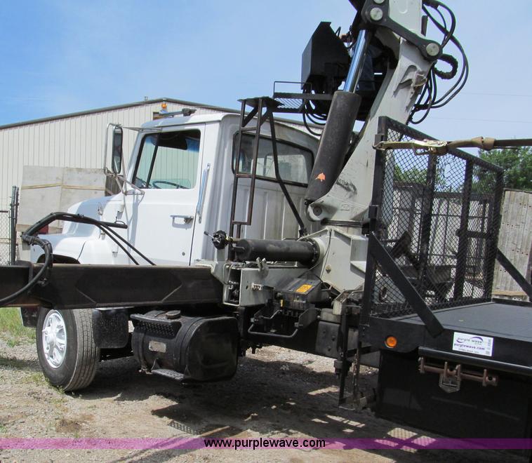image for item C2220 1987 Ford L8000 concrete panel crane truck