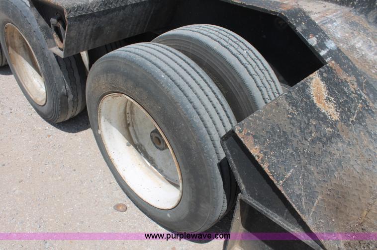 image for item C2517 1996 Eager Beaver 50GSL 48.5' detachable lowboy trailer