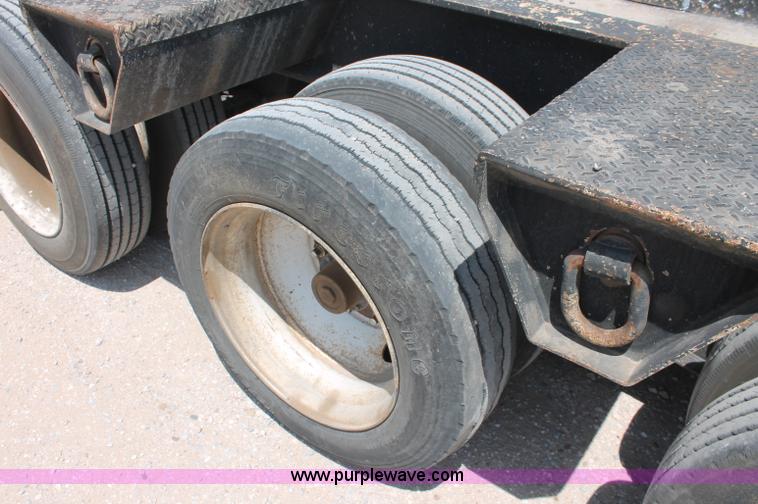 image for item C2517 1996 Eager Beaver 50GSL 48.5' detachable lowboy trailer