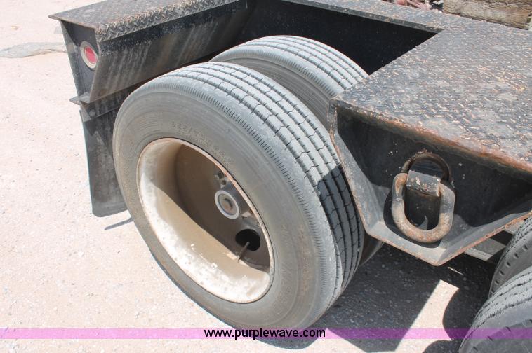 image for item C2517 1996 Eager Beaver 50GSL 48.5' detachable lowboy trailer