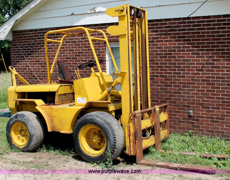 image for item C2531 Baker-york VT5024 forklift