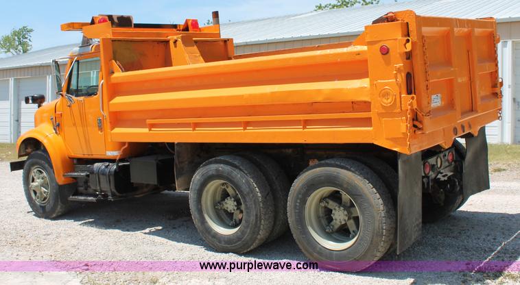 image for item C2560 1993 International 4900 dump truck