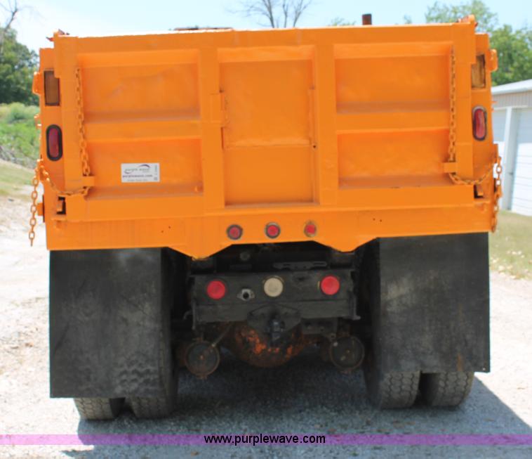 image for item C2560 1993 International 4900 dump truck