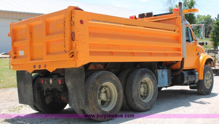 image for item C2560 1993 International 4900 dump truck