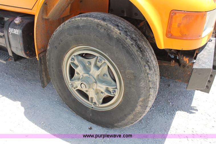 image for item C2560 1993 International 4900 dump truck