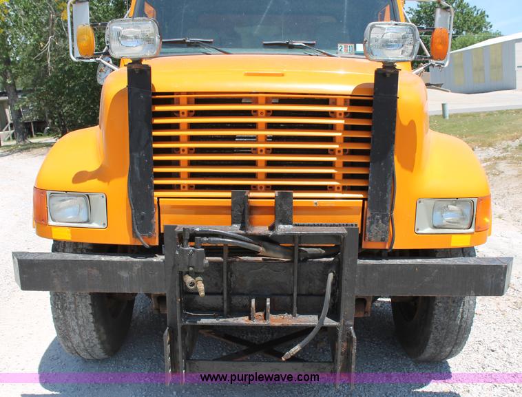image for item C2560 1993 International 4900 dump truck