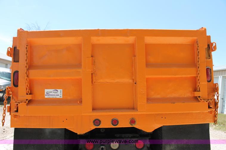 image for item C2560 1993 International 4900 dump truck
