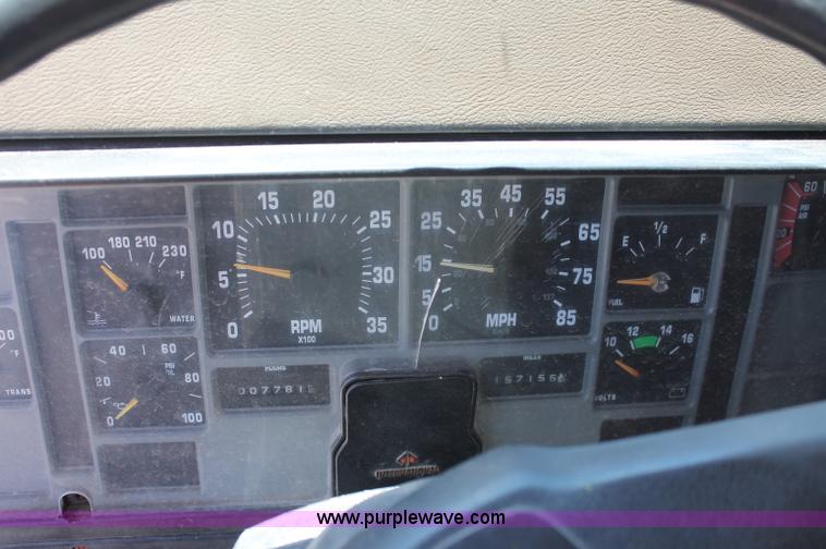 image for item C2560 1993 International 4900 dump truck