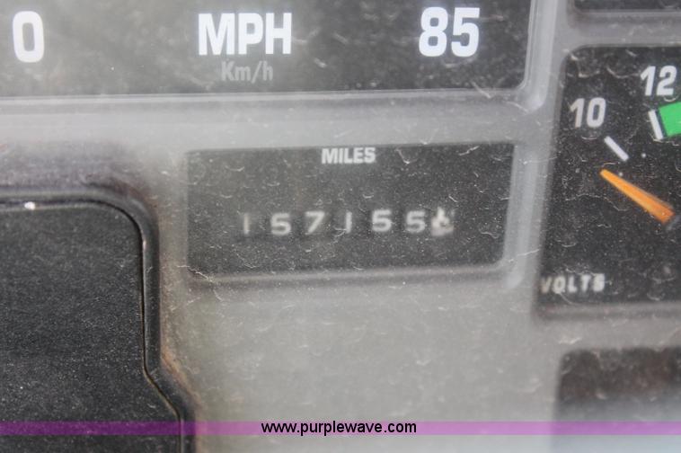 image for item C2560 1993 International 4900 dump truck