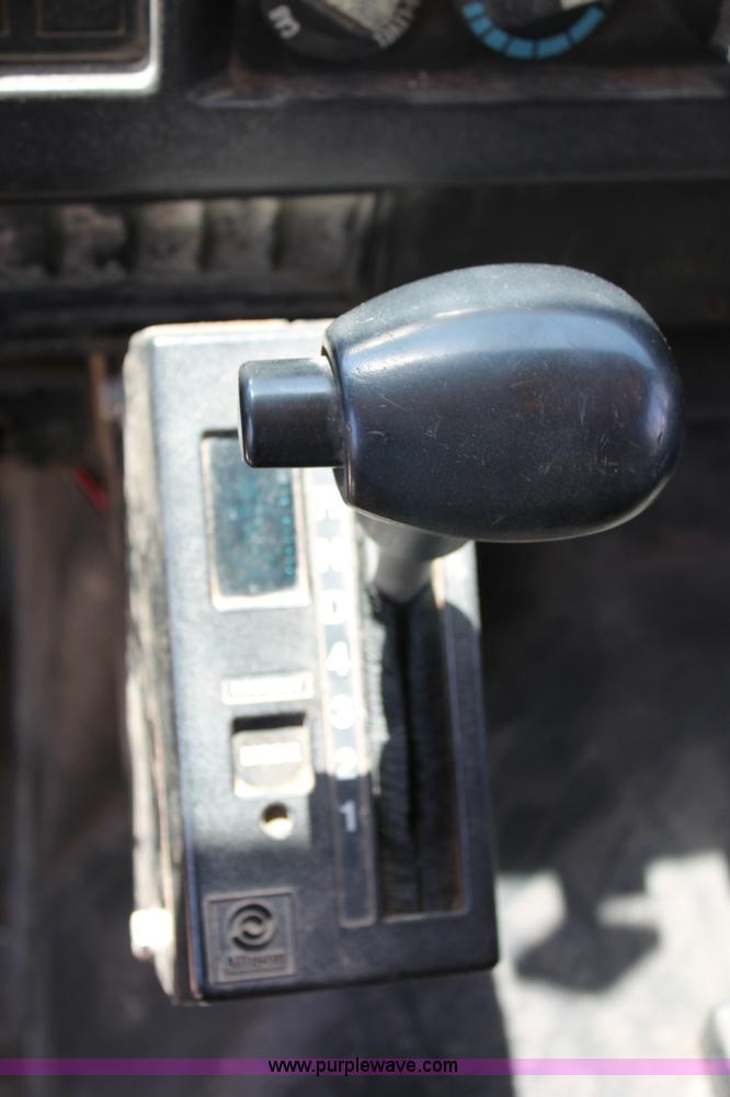 image for item C2560 1993 International 4900 dump truck