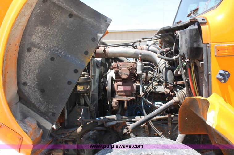 image for item C2560 1993 International 4900 dump truck