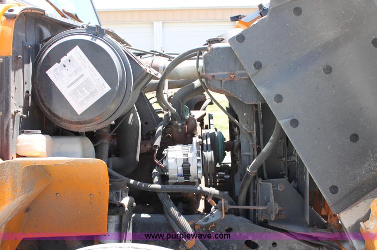 image for item C2560 1993 International 4900 dump truck