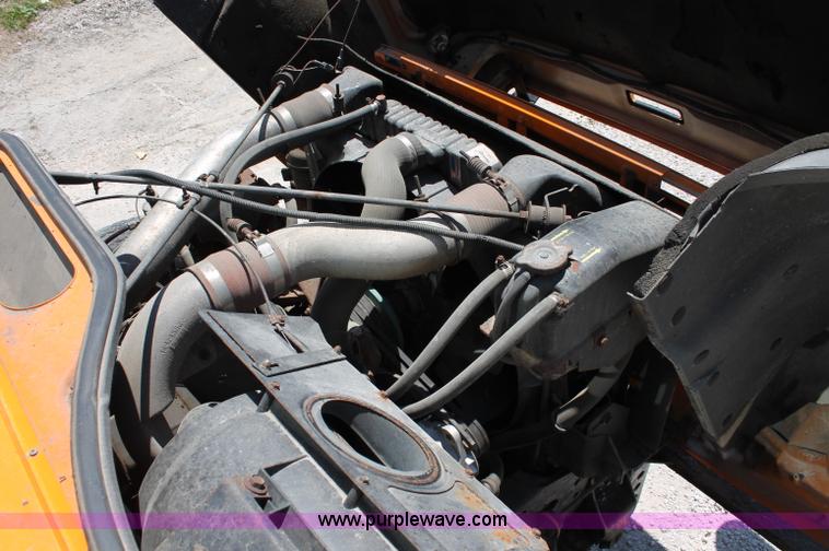 image for item C2560 1993 International 4900 dump truck