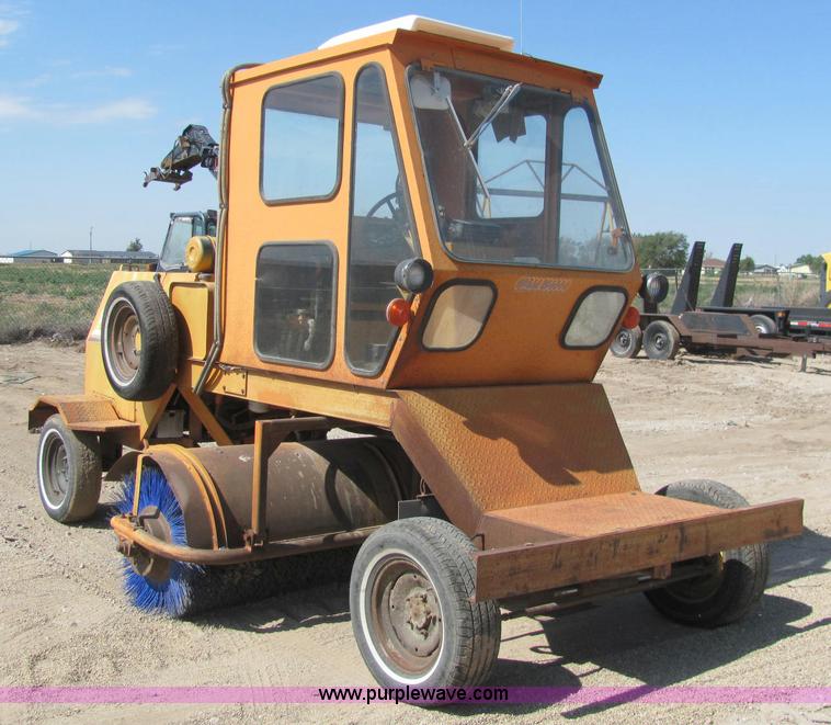 image for item C2572 Broce RC300 broom