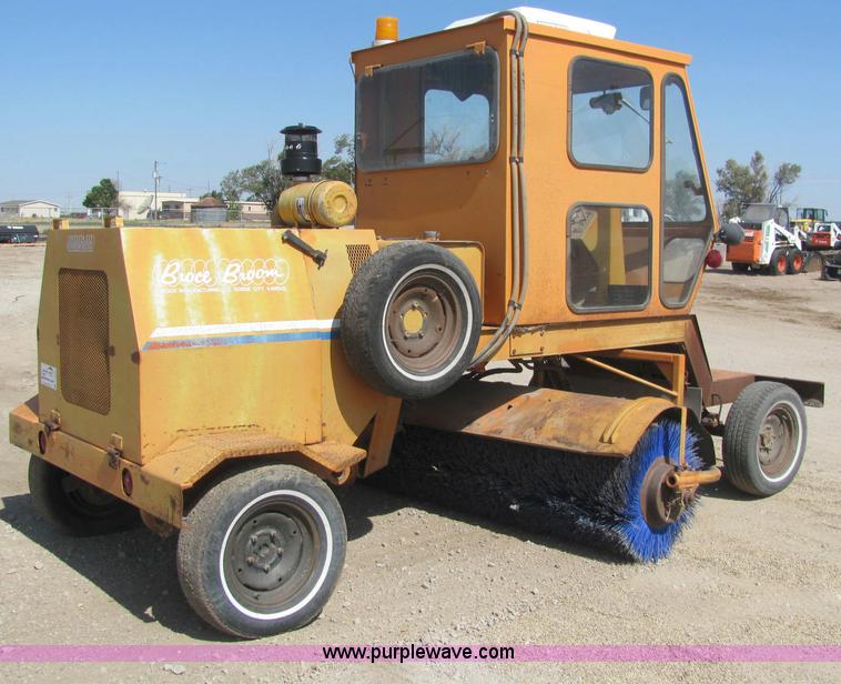 image for item C2572 Broce RC300 broom