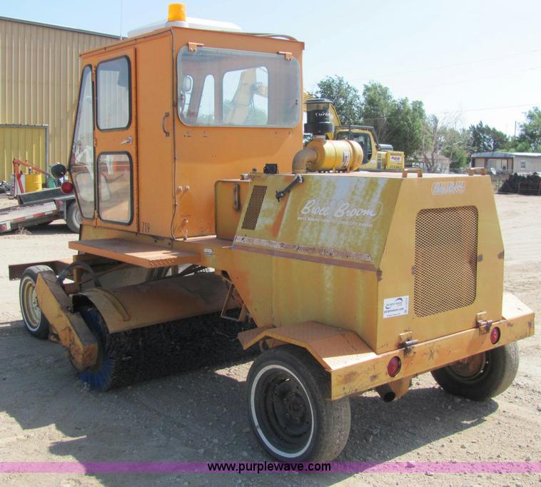 image for item C2572 Broce RC300 broom