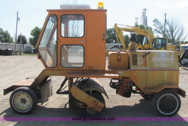 image for item C2572 Broce RC300 broom