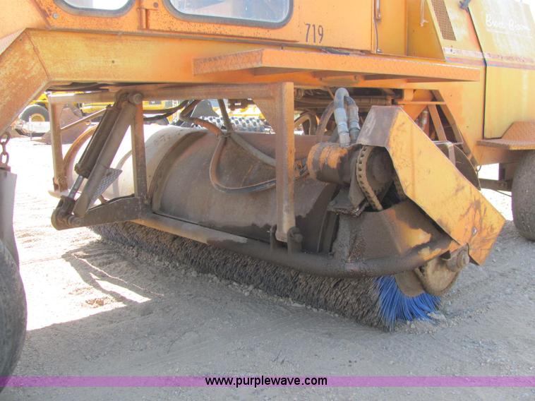 image for item C2572 Broce RC300 broom