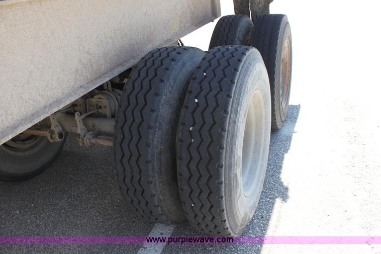 image for item D5086 1993 Load King 20' tandem axle dump trailer