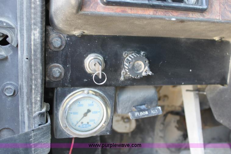 image for item D5096 1998 International Paystar 5000 mixer truck