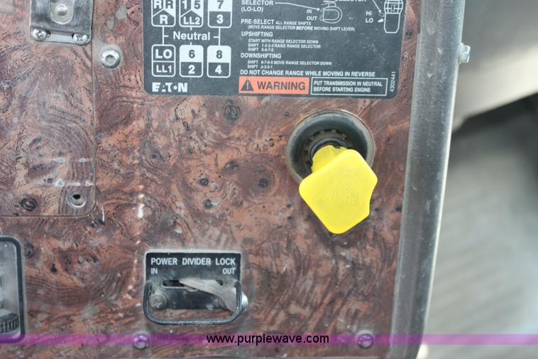 image for item D5096 1998 International Paystar 5000 mixer truck