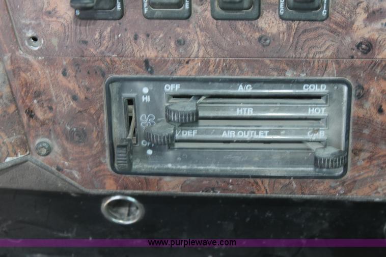 image for item D5096 1998 International Paystar 5000 mixer truck