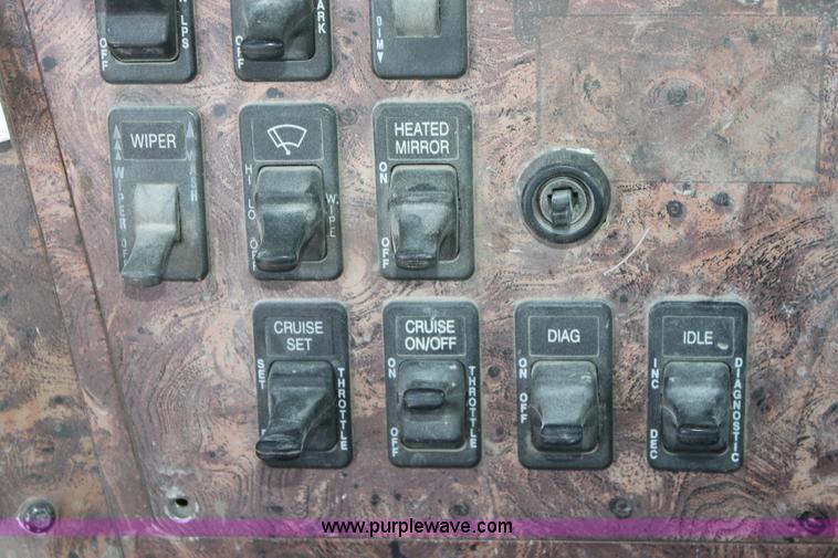 image for item D5096 1998 International Paystar 5000 mixer truck