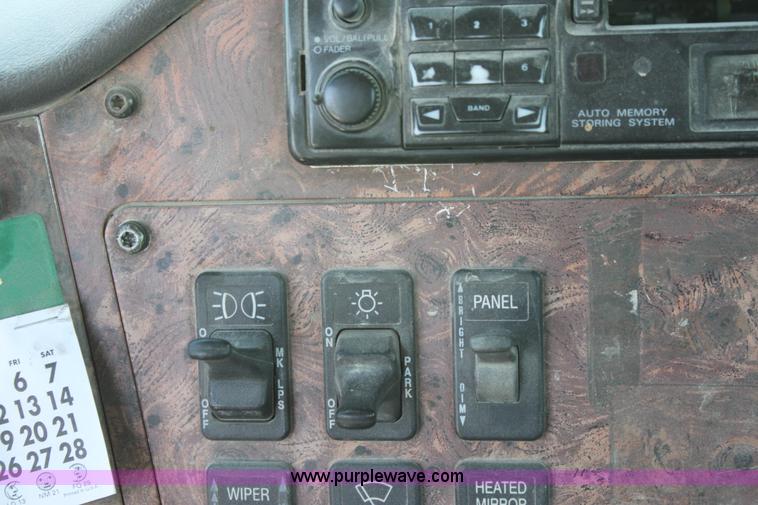 image for item D5096 1998 International Paystar 5000 mixer truck