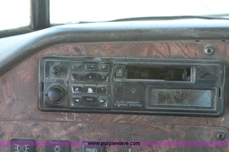 image for item D5096 1998 International Paystar 5000 mixer truck