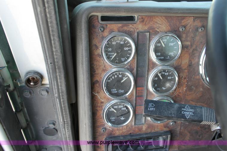 image for item D5096 1998 International Paystar 5000 mixer truck