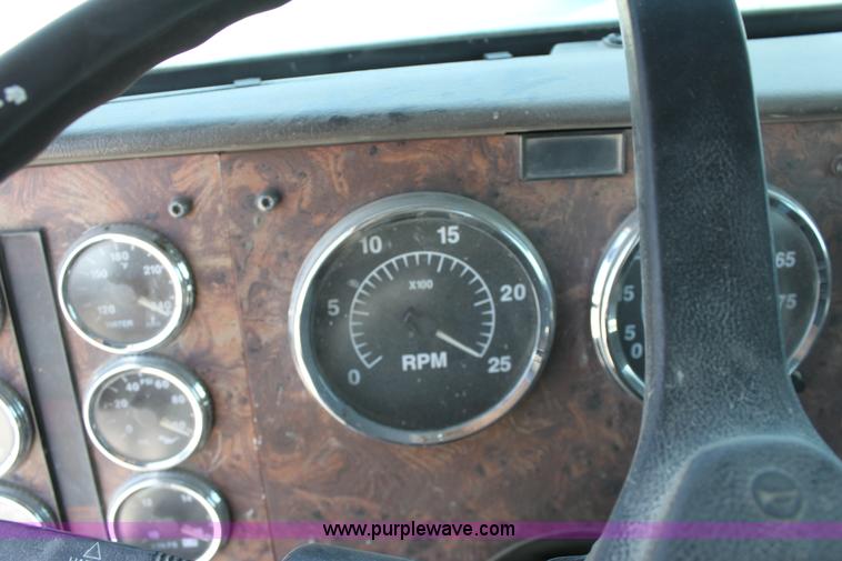 image for item D5096 1998 International Paystar 5000 mixer truck