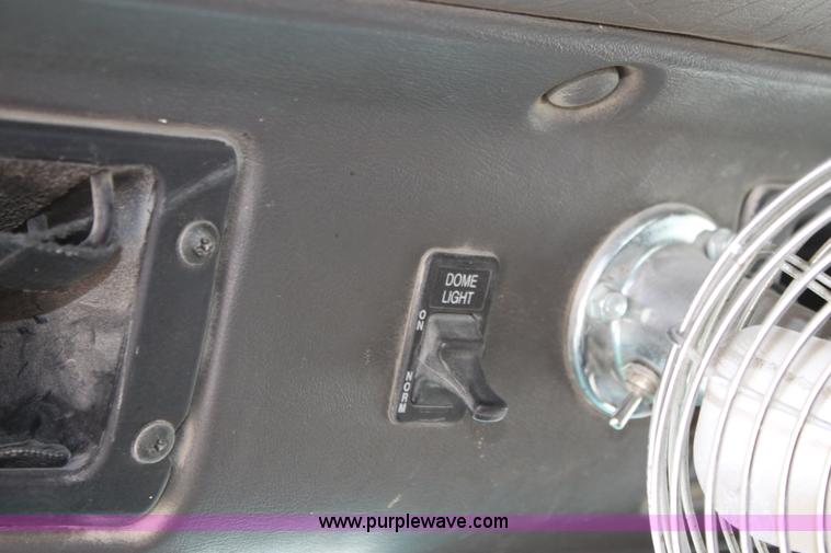 image for item D5096 1998 International Paystar 5000 mixer truck