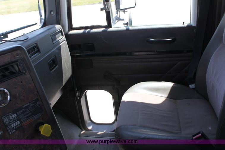 image for item D5096 1998 International Paystar 5000 mixer truck