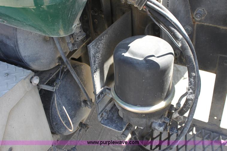 image for item D5096 1998 International Paystar 5000 mixer truck