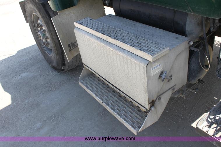 image for item D5096 1998 International Paystar 5000 mixer truck