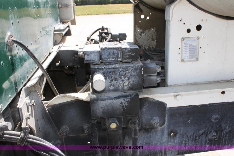 image for item D5096 1998 International Paystar 5000 mixer truck