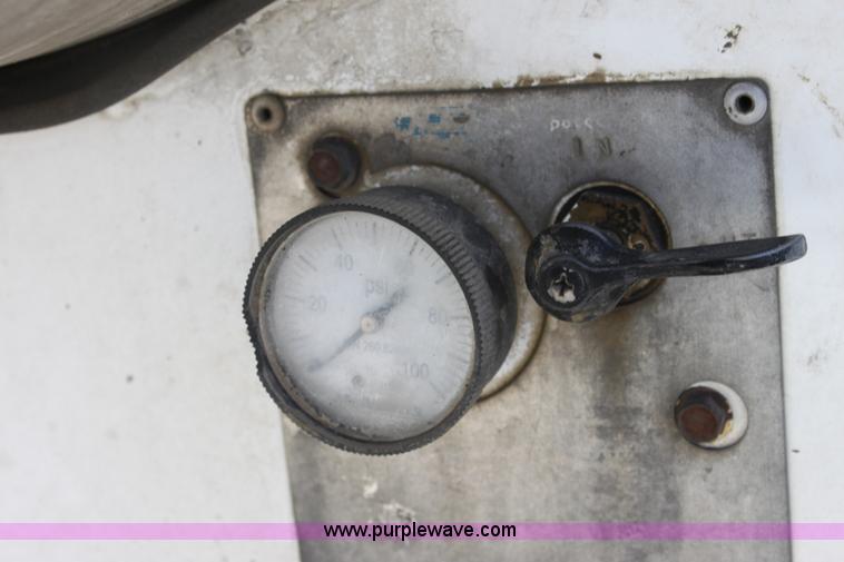 image for item D5096 1998 International Paystar 5000 mixer truck