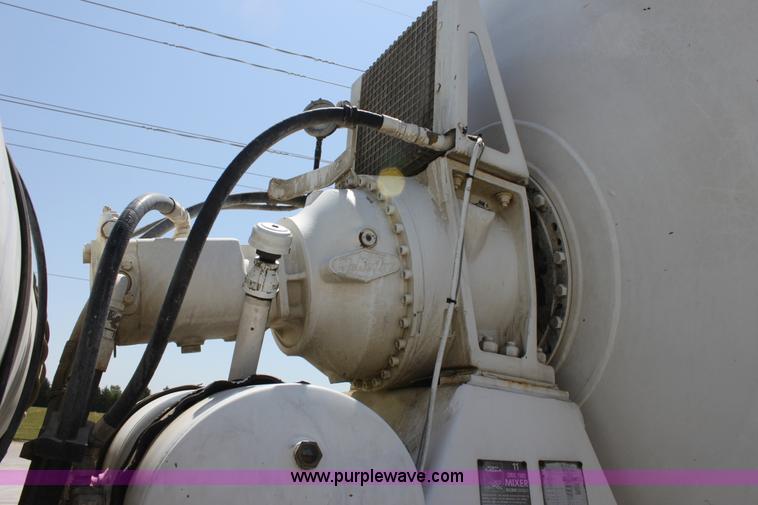 image for item D5096 1998 International Paystar 5000 mixer truck