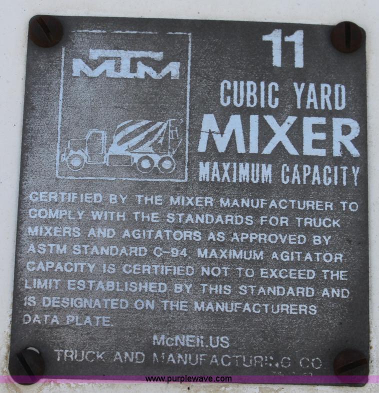 image for item D5096 1998 International Paystar 5000 mixer truck