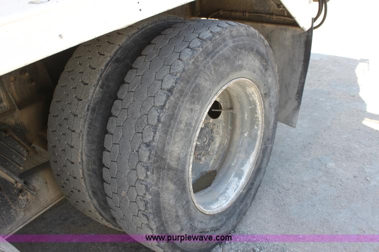 image for item D5096 1998 International Paystar 5000 mixer truck