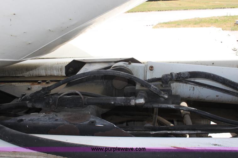 image for item D5096 1998 International Paystar 5000 mixer truck