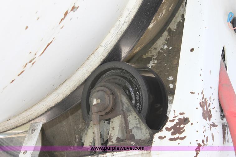 image for item D5096 1998 International Paystar 5000 mixer truck