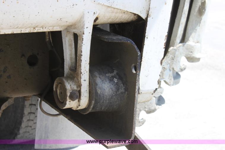 image for item D5096 1998 International Paystar 5000 mixer truck