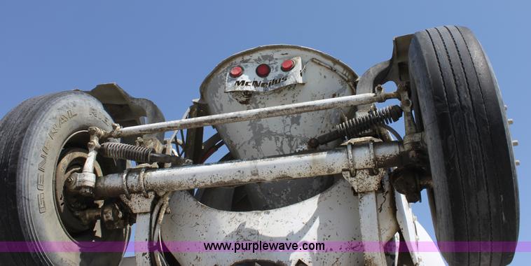 image for item D5096 1998 International Paystar 5000 mixer truck