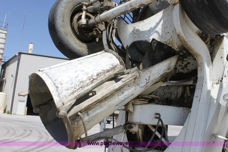 image for item D5096 1998 International Paystar 5000 mixer truck