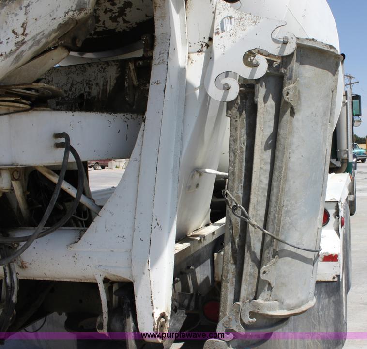 image for item D5096 1998 International Paystar 5000 mixer truck